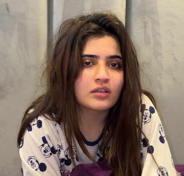 helloo_ahsan's tweet photo. Perfect Example of:
Suti uthi aannn, Waal khilry ney. 🤣
@AroobJatoi https://t.co/dkjqYZxVju