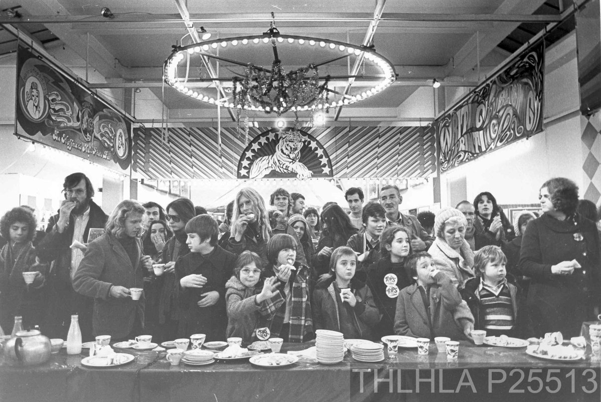 An East End 'Last Supper'? 🎨 🤔 This very 1970s scene was photographed at Whitechapel Art Gallery for Tower Hamlets Arts Project's 'Big Show' on 13 November 1976. Where you there, and more importantly how were the sandwiches? 🥪🍵 #EYAArt