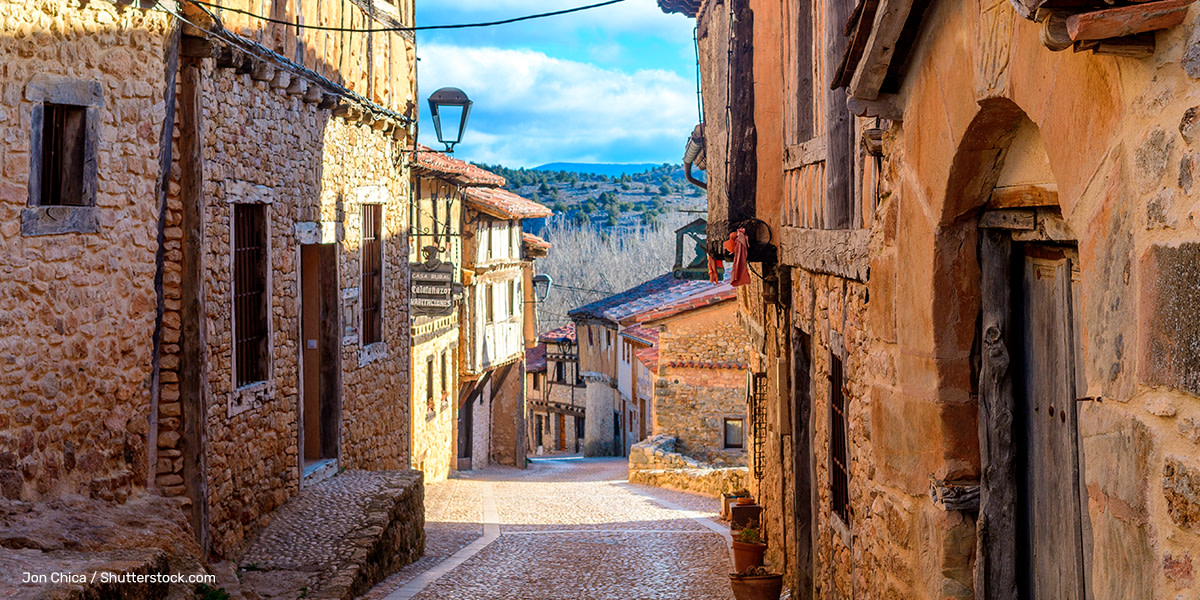 EspanaEnLatam's tweet image. ¿Quieres descubrir uno de los pueblos más bonitos de #Soria? 😍

Hoy te llevamos por #Calatañazor... ⬇️ Aquí encontrarás preciosas callejuelas que te llevarán de viaje por la España medieval... 🧡

👉 bit.ly/3s6Eocz

#VisitSpain #SpainRuralTourism @CyLesVida