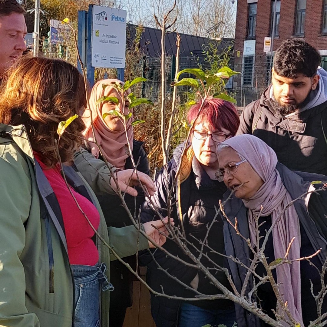 We had a fabulous day at the allotment last Friday in the beautiful sunshine ☀️ We welcomed @Northern_LilyGM who taught us lots of things about trees 🌳 We learnt everything from how to spot Canker on trees, to the 3Ds! @gmenvfund @GroundworkGM #greenspaces #socialprescribing