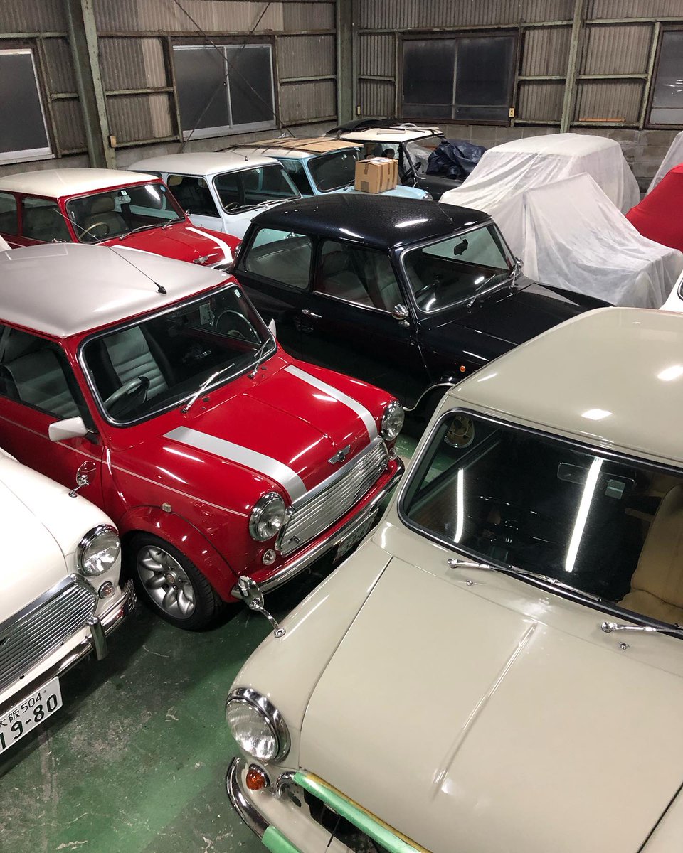 Now THIS, is a perfect man cave 🚗🚖
Photo: @bechereevehiclebuild 
 
#carlifestyle #oldcar #cargasm #mini #minicooper #britishcars #carporn #retrocar #miniclassic #classicmini #blacklist #cars #rovermini #austinmini #oldcar  #justminicooper #classiccars  #garagelife #garagegoals