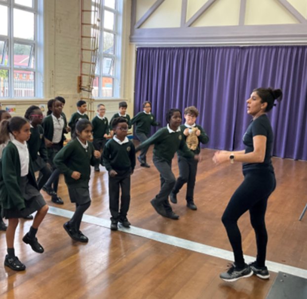 Another Diwali Bhangra Fitness Day for St Michael's CoE Primary School in Wolverhampton!😃🤩 This is Y4 going for it... absolutely bang on beat with the Bhangra rhythm and vibe! Can't wait to see you all again for the bruahhh!🥳🥳💞💕