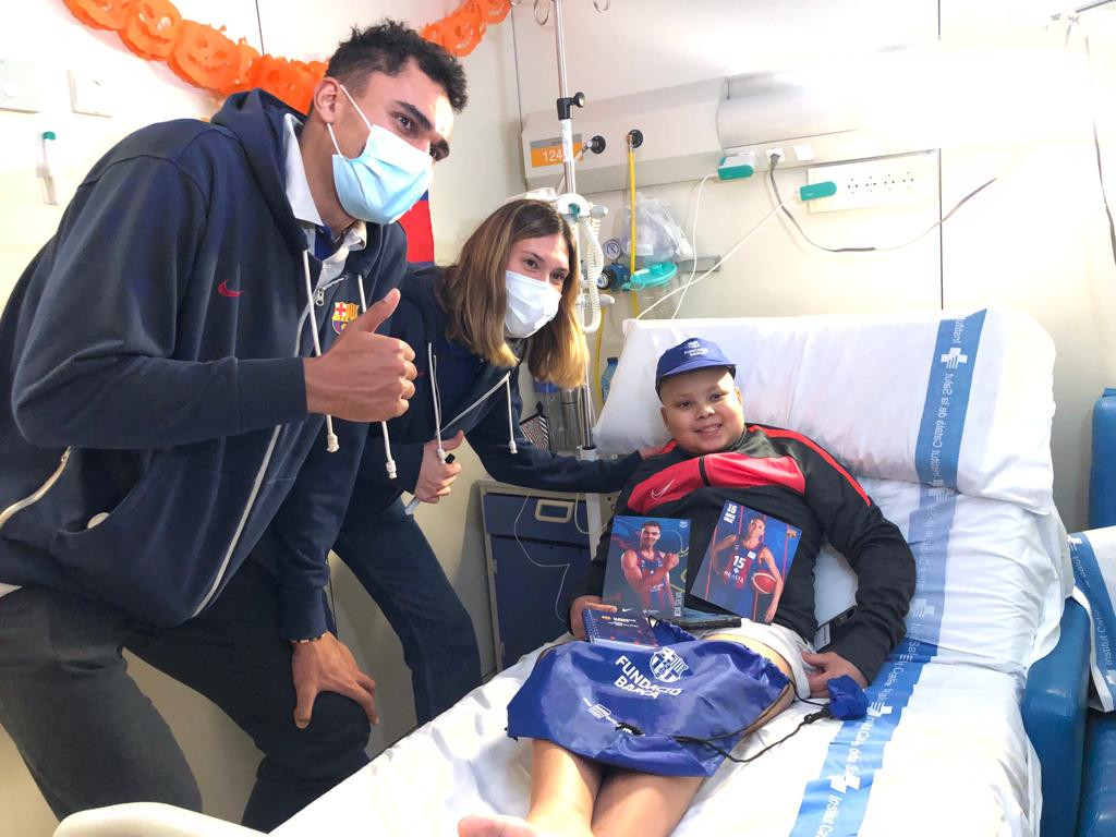 .<a href="/mundodeportivo/">Mundo Deportivo</a> es fa ressò de les visites d'ahir dels jugadors i jugadores del <a href="/FCBbasket/">Barça Basket</a> 🏀 als infants hospitalitzats a #VallHebron en el marc del projecte 'Nadal tot l'Any' de la <a href="/FundacioFCB/">Barça Foundation</a>. Més 👇

mundodeportivo.com/baloncesto/202…
