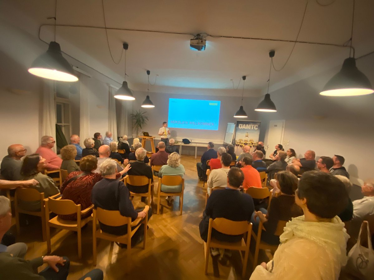 Letzte Woche besuchte uns Herr Jürgen Muss vom ÖAMTC und hielt einen äußerst interessanten Vortrag über Elektromobilität. Die Veranstaltung war gut besucht, und es konnten zahlreiche Fragen beantwortet werden. Vielen Dank für den informativen Abend.