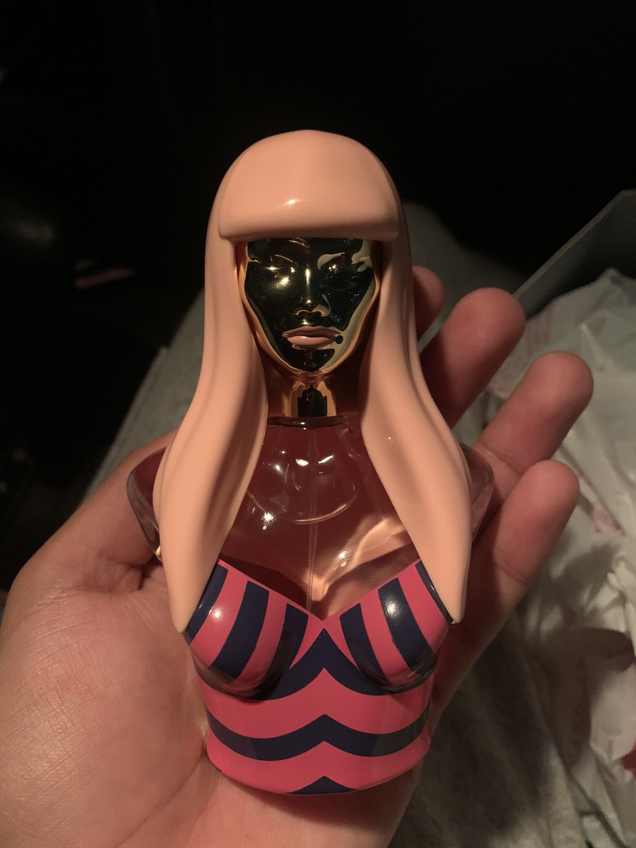 minajxjustin's tweet image. #NickiVogue ✅
#PinkFriday2Perfume ✅
waiting on vinyls and cd to be shipped #PinkFriday2 @NICKIMINAJ 🎀💗
