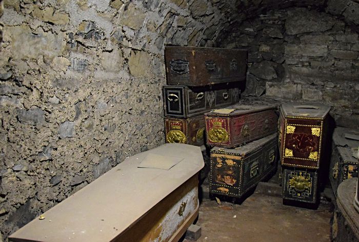 welovedonegal's tweet photo. Yesterday's #WhereInDonegal from
#WeLoveDonegal ♥ #Donegal 

The Patriots Monument #Kindrum 
He was unpopular with his family too as can be seen from the unadorned coffin he has in contrast to the ornated ones of other family. They lie in a vault under St. Michan's #Dublin https://t.co/cG3zJ9TsSe