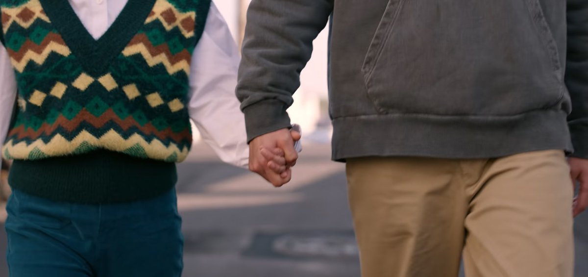 kdramabreak's tweet photo. Finally watched #OurBlues, cant say anything but a masterpiece. Great acting, great writing, great cinematography, great ost. Every story fits perfectly and arranged smoothly feeling connected to one another. Of course every story made me cry a river too 
Super recommend 🖤 https://t.co/nzlZWaJAiJ