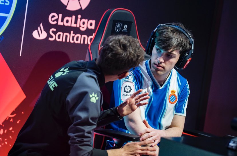 Después de estar inactivo un tiempo, voy a estar ayudando a <a href="/gonchu_07/">gonchu07</a> los draft.

Hoy comenzamos el 2 draft.😈

Ganas de intentar volver a estar juntos en <a href="/LALIGA_FCPro/">LALIGA FC Pro</a>.