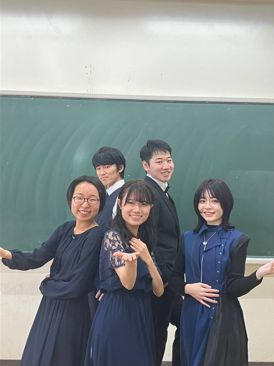 Premier_Live_'s tweet photo. 🎵定期演奏会まであと3日🎵

本日紹介するバンドさんはBel Cantoです✨

【Bel Canto】
オペラチックな曲やミュージカルの曲を歌うバンドです！ https://t.co/QmqLbPz8Cq