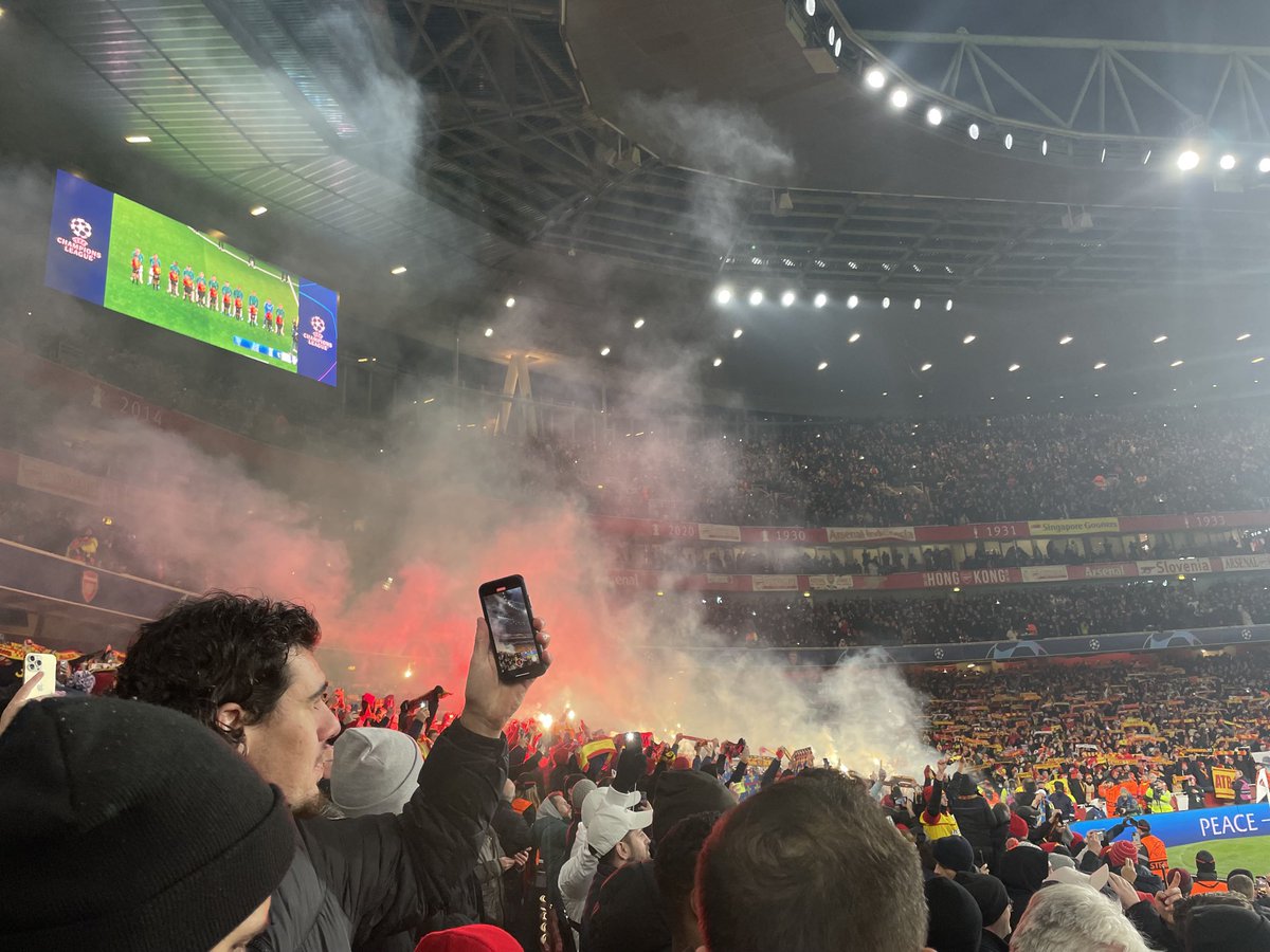 Amazing atmosphere at the Emirates last night! Gotta give props to Lens section for carrying on despite the 6-0 score
#ARSENAL #gooner #ucl #ArsvsLens #emirates