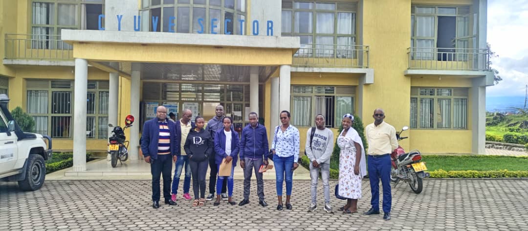 NARwanda's tweet photo. #ThrowbackThursday
Last week, our Governance Fellows (GFs) engaged in enlightening learning sessions with local leaders in Musanze District, as part of our Social Protection program. Empowering discussions unfolded, shedding light on the crucial role and responsibilities of GFs. https://t.co/QIOlqYBAtF