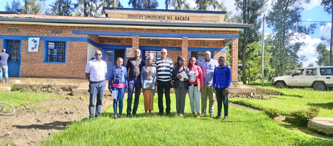 NARwanda's tweet photo. #ThrowbackThursday
Last week, our Governance Fellows (GFs) engaged in enlightening learning sessions with local leaders in Musanze District, as part of our Social Protection program. Empowering discussions unfolded, shedding light on the crucial role and responsibilities of GFs. https://t.co/QIOlqYBAtF