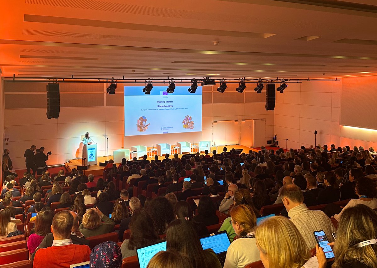 #Innovative #teaching awards are one way of encouraging innovation in education says <a href="/Ili_Ivanova/">Iliana Ivanova</a> at #EduSummitEU #EuropeanYearOfSkills