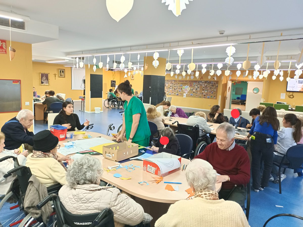 MiclaClaret's tweet photo. 🙌 El 23-11 fue un día de emoción y anécdotas para los residentes de la #ResidenciaClaretSevilla.
🤗 Visita al C.C. Lagoh para promover la participación activa y ofrecer experiencias enriquecedoras; y visita de los niños del Colegio Highlands.
👉 Más: https://t.co/OUzrpoVon3 https://t.co/KNCLdZoDMA