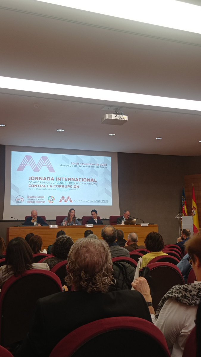 🔝🇪🇺 Escuchando a @MANUELVILLORIA1 en Valencia, con la organización de @AntifrauCV y las distintas mesas de expertos en la materia. #20AñosCNUCC