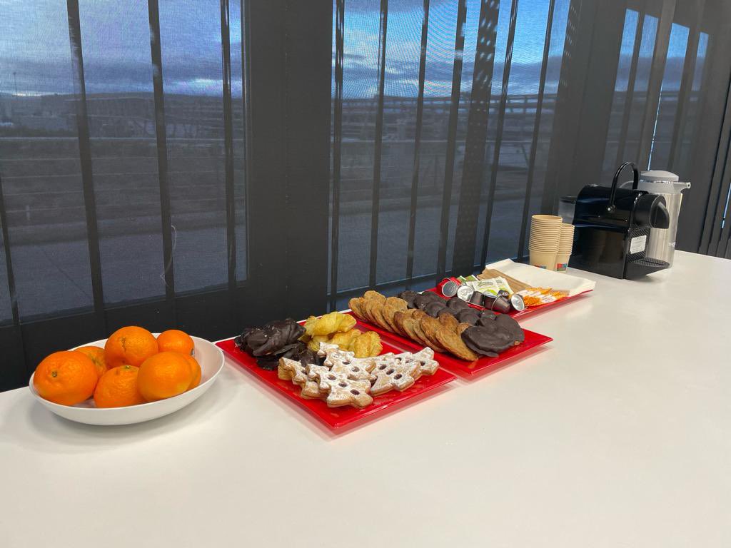 ceinnavarra's tweet photo. ☕️ ¿Hacen un café y una charla distendida? 🍏 Hoy las empresas del #ViveroCEIN de Tudela se han juntado para desayunar. Salir un poco de la rutina y compartir con personas de tu entorno siempre es un buen plan 😜#Coffee2Coffee https://t.co/ipdsnhkGHt