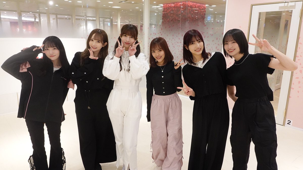 noi_me_station's tweet photo. #ノイステTV 12/1(金)25:34～📺
今週の企画③ 

『#ノイステ 応援団』に密着👀✨

📢チアは初回練習でポンポンが似合いすぎ😍
🎸バンドは曲決め会議で…

“#ノイミー ＝ 青春”を体感できるコーナー‼️

#チアダンス正直難しそう
#休憩中も先生に振付確認するメンバー達に脱��
#バンドは選曲に世代でる https://t.co/7nlsuqZt2S