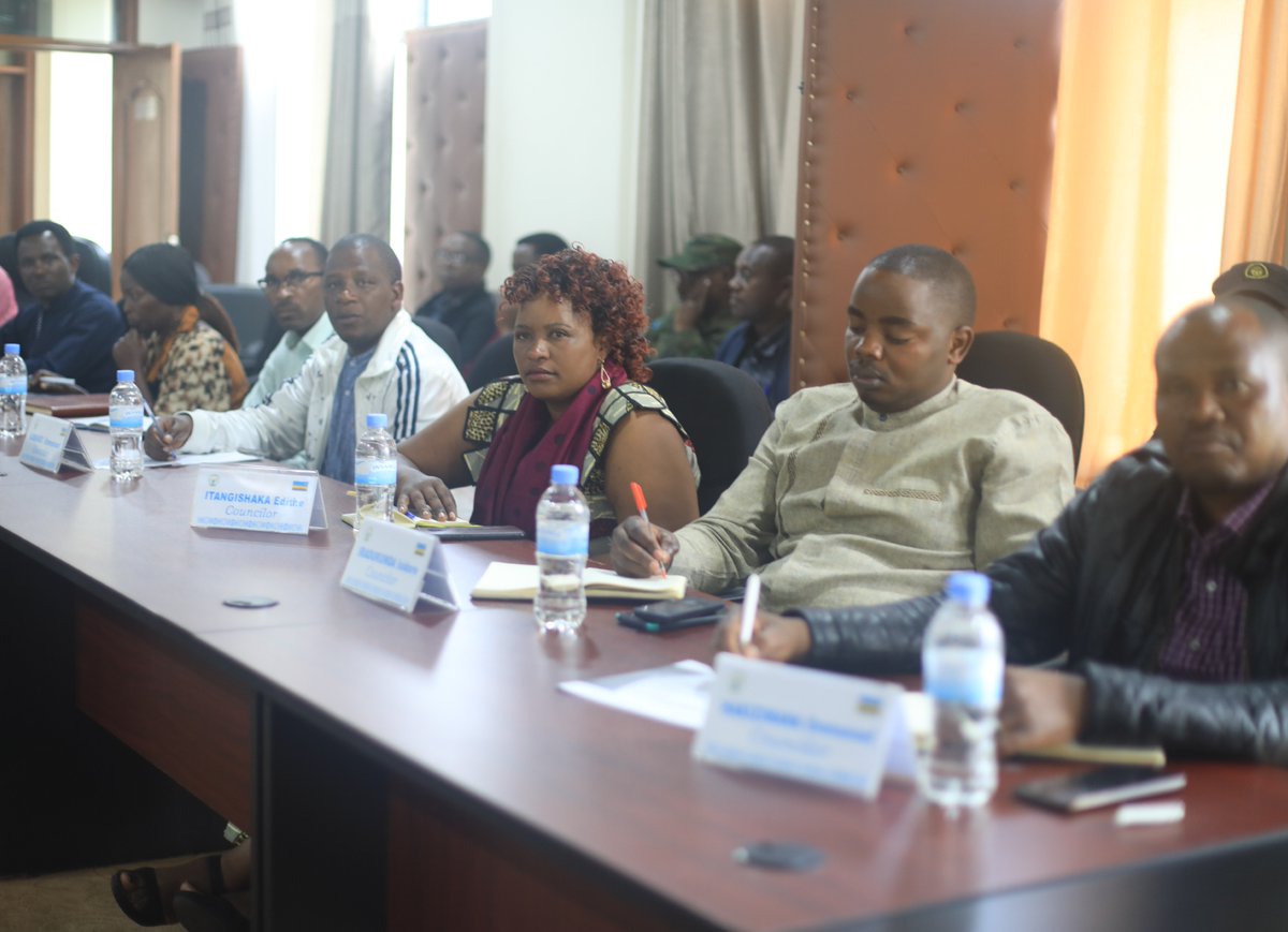 Aka kanya: Ku Biro by'Akarere ka Gakenke hateraniye inama  y'Inama Njyanama y'Akarere isanzwe  iyobowe na Perezida wayo 
<a href="/MUGWIZATELESPH1/">MUGWIZA TELESPHORE</a>.
Abagize Inama Njyanama y'Akarere bari gusuzuma ingingo zikurikira: 1. Kwemeza inyandikomvugo y'inama iheruka yo kuwa 24/09/2023,