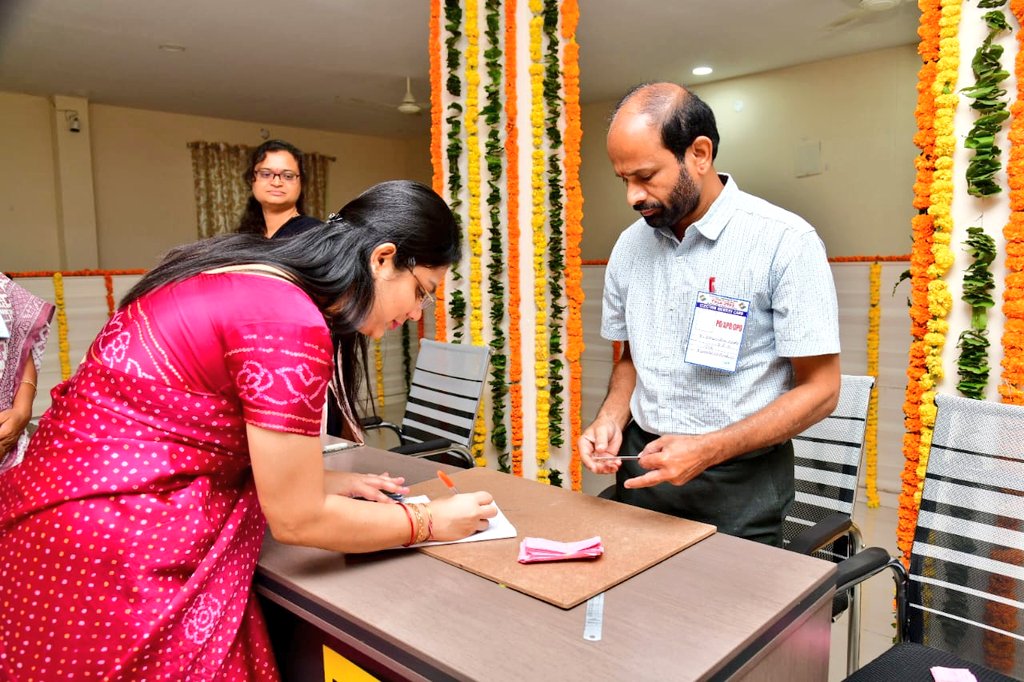 Collector_KNR's tweet photo. For a tomorrow that you hope,
It is today that you must #Vote .

#VoteForSure #TelanganaAssemblyElections

@CEO_Telangana @SpokespersonECI 
@ECISVEEP https://t.co/pRMvdy4Kct