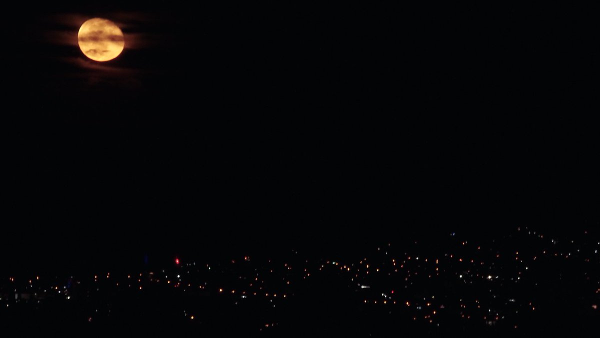 1k0o's tweet photo. #LUNA desde chihuahua https://t.co/BvFsfRzHDt