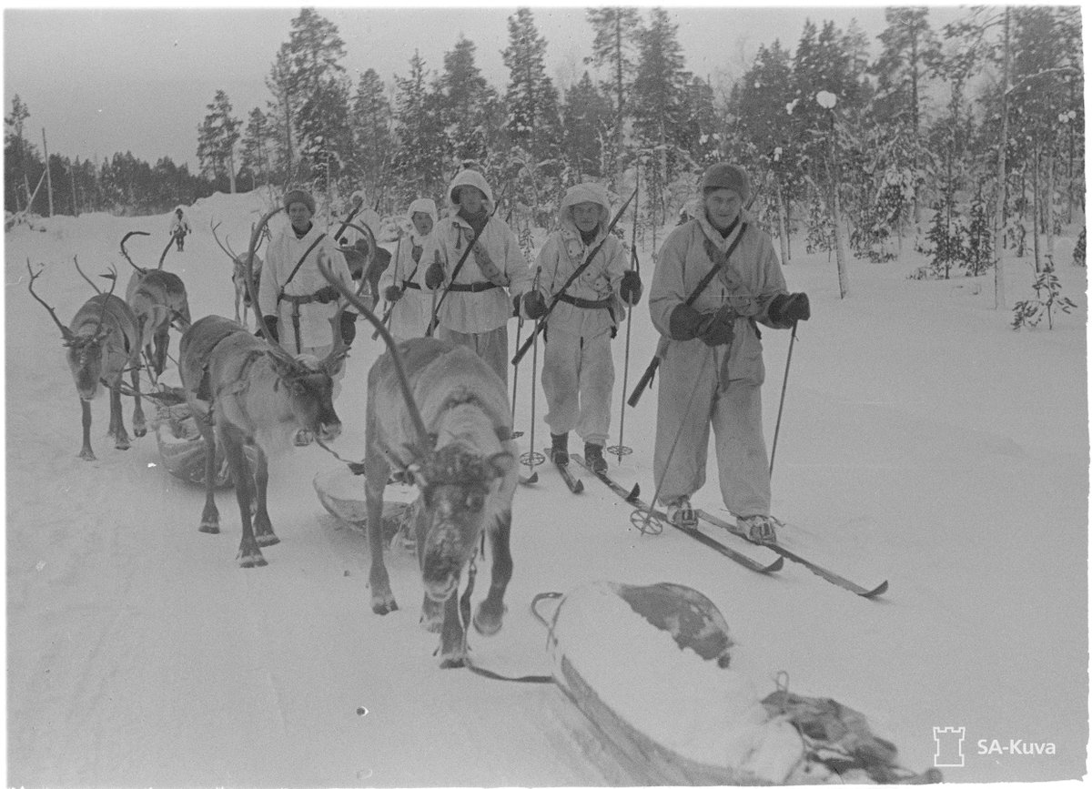 Talvisodan alkamisesta tulee tänään kuluneeksi 84 vuotta.

Kunnia kaatuneille, veteraaneille, lotille, kotirintamalle ja vapaaehtoisina palvelleille henkilöille.

Himmetä ei muistot koskaan saa. #talvisota

SA-kuva: Poropartio Jäniskoskella. 1940.02.20