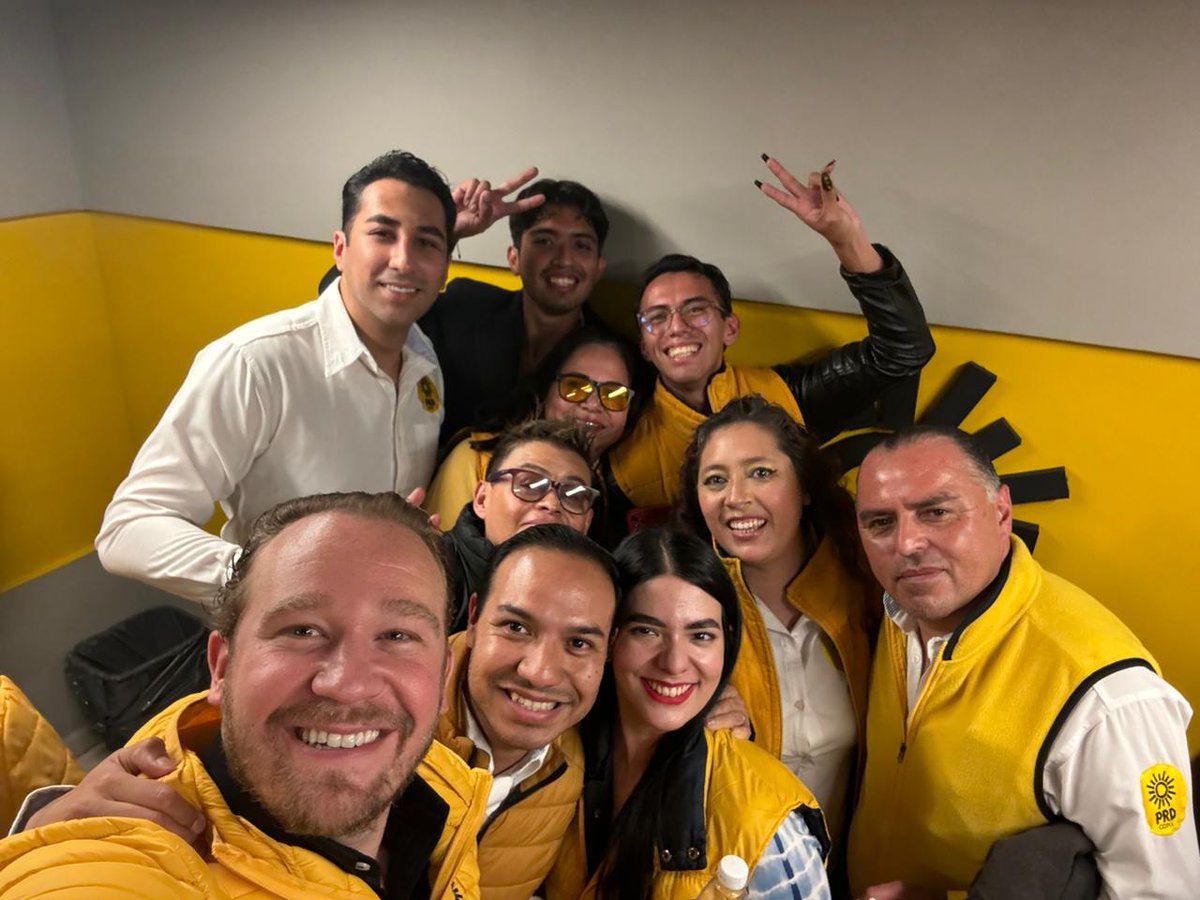 prdbjcdmx's tweet photo. El #PRDismo ☀️ de #BenitoJuárezCDMX y de la #CDMX, cerramos filas con 🔵🔴🟡🟣 Santiago Taboada, nuestro PreCandidato a la Jefatura de Gobierno 🟣🟡🔴🔵.
¡En el 2024, vamos a ganar! 💪🏽
#PRDBJ #PRDCDMX #NoraArias #PRDsomosTODOS https://t.co/IqeqEi6lci