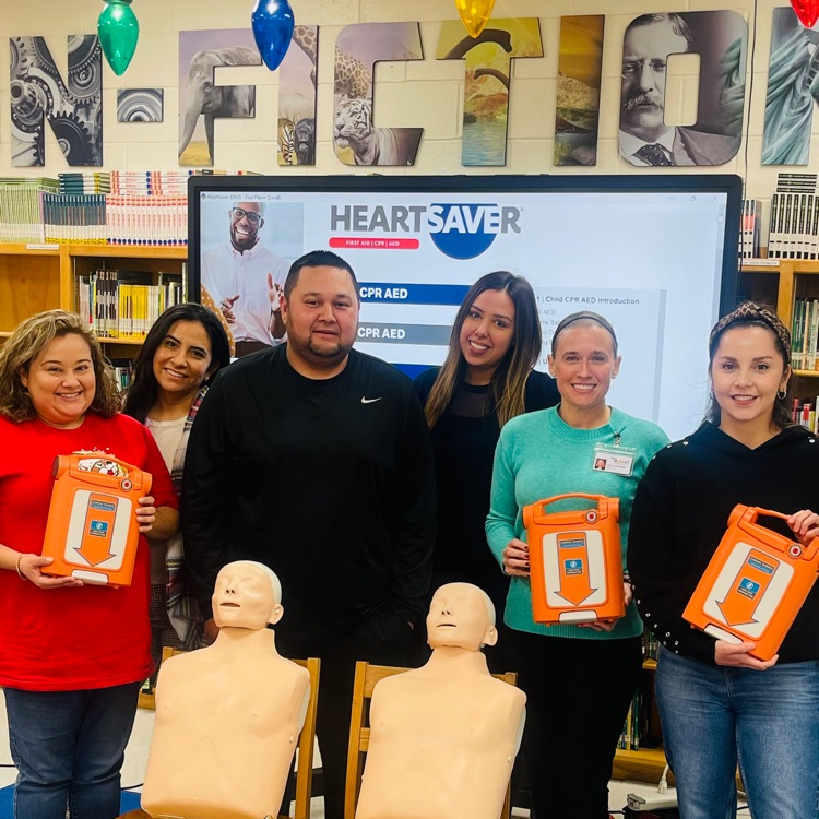 RooseveltBronc1's tweet photo. We're committed to creating a safe and secure environment at Roosevelt Elementary, and are proud to announce that these dedicated Bronco staff members are now CPR 'Heart Saver' certified! 🐴💙🚑 https://t.co/I4duj10DmZ