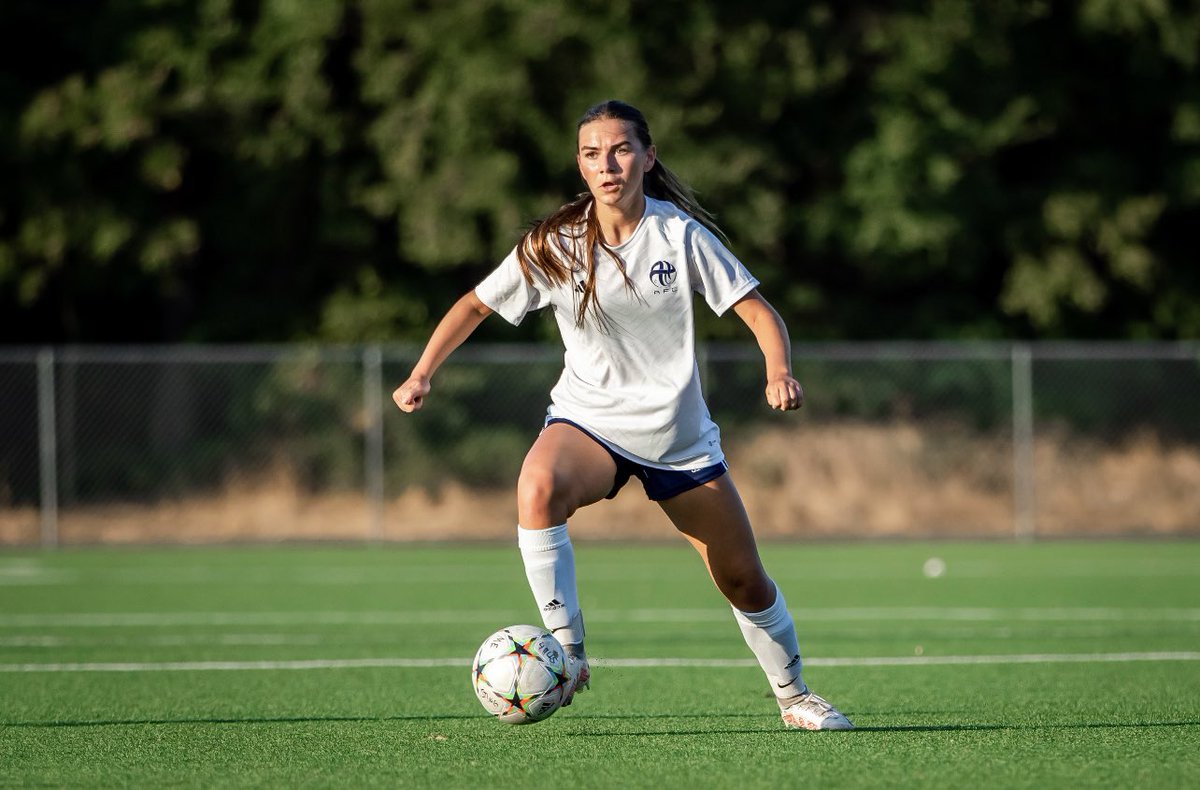 Meet the Seniors! <a href="/alekslavulj/">Aleksandra</a> 
Midfielder, Uncommited.  Film: vimeo.com/868121013.