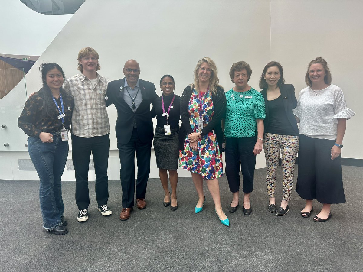 Last day of lung cancer awareness month. Post-clinic discussion and photo with part of the amazing @PeterMacCC oncology team. Missing a few thanks to meetings including @bensolomon1 #LCSM