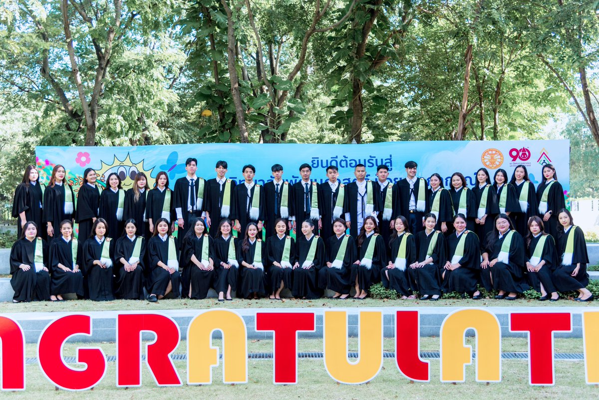 PueySchoolDS's tweet photo. Congrats to you all! #DekDev #ThammasatUniversity
#Thammasat #TU #วป๋วย https://t.co/1AlNGExScM