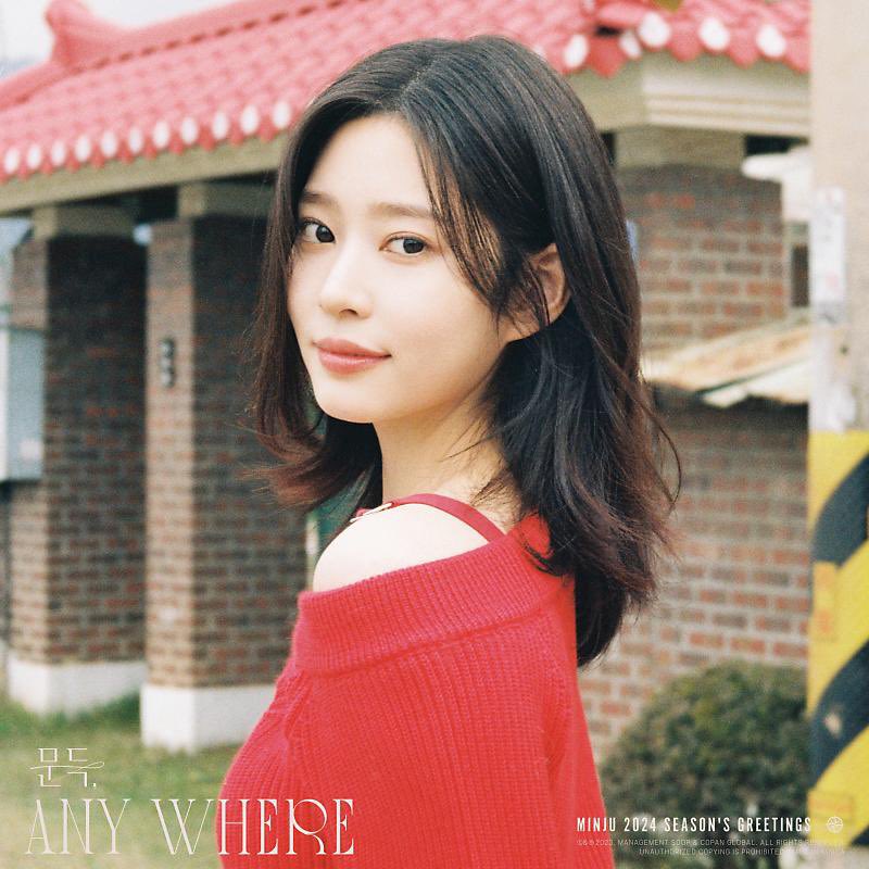 forkimminju's tweet photo. 2024 Season's Greetings 문득, Anywhere Behind Photos

https://t.co/bVOXPLchnA

231130 @minju_official_ @soop_ent #김민주 #민주 #KimMinJu #ミンジュ https://t.co/qWqg4ylSHH
