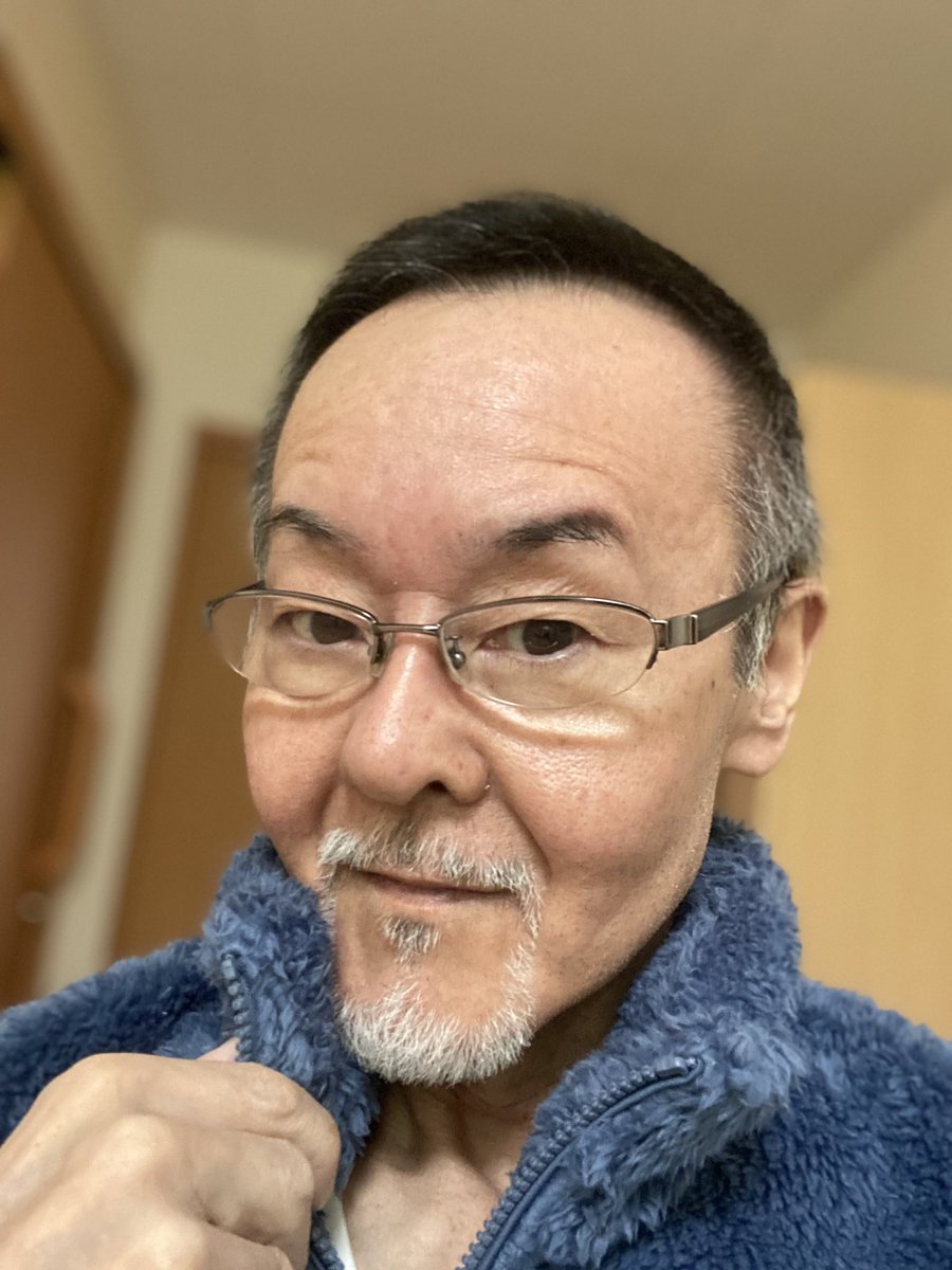 MasYoshi_Actor's tweet photo. 緊急入院から1年が経ち、ガン治療に入ってから初めての面会が実現‼︎

俳優仲間の範田紗々と朝霧涼が来てくれた
冬物の衣類の差し入れも‼︎

副反応に参っていた自分に、外の新鮮な空気と情報を運んでくれた w

気分も新たに治療＆リハビリを頑張ろう‼︎
#範田紗々
#朝霧涼
#Ｖシネマ
#吉沢眞人 https://t.co/aV8gRoF77V