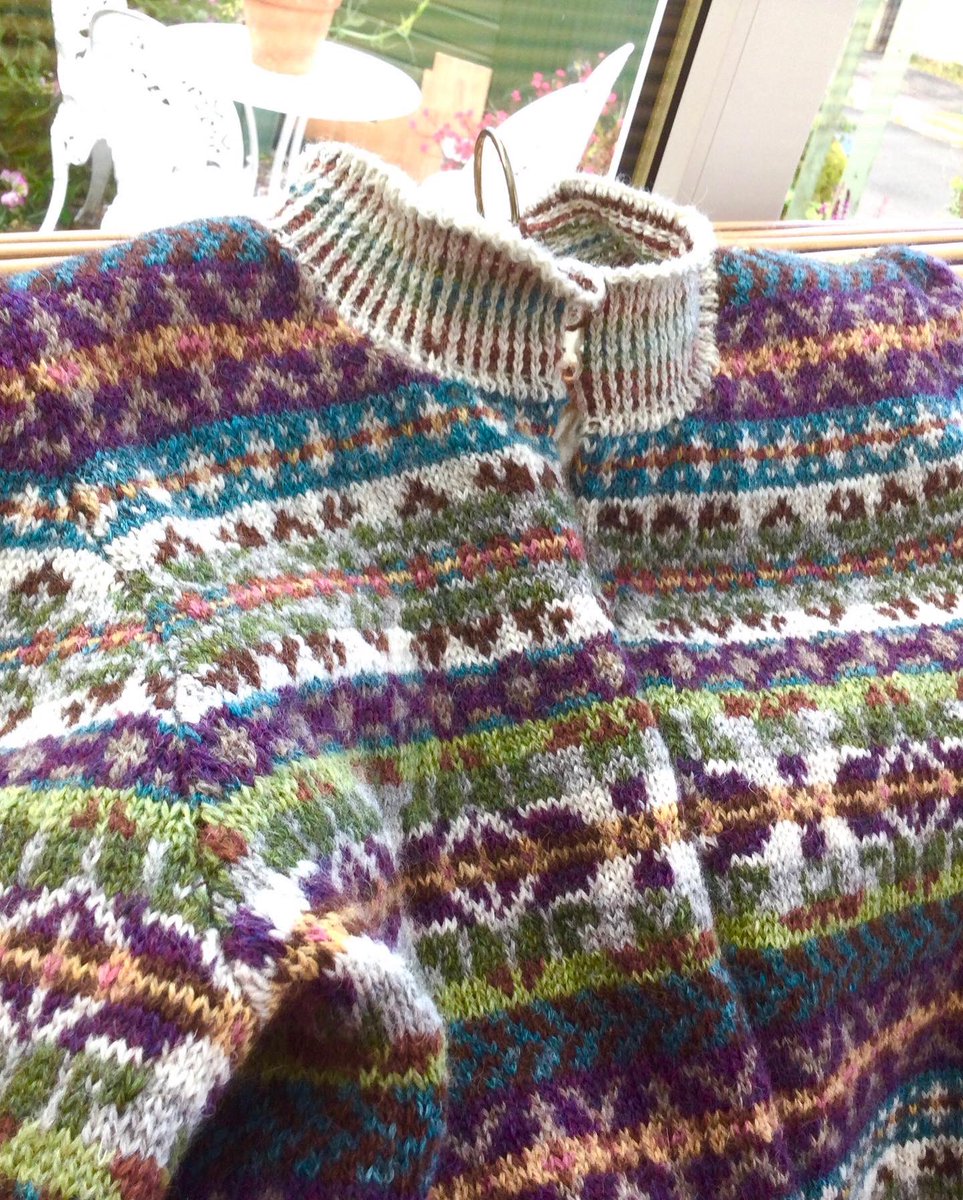 Brackens1's tweet image. As long as it is traditional fair isle I don’t mind if the colours are bright or muted. 
#knitting #fairisle #strandedknitting