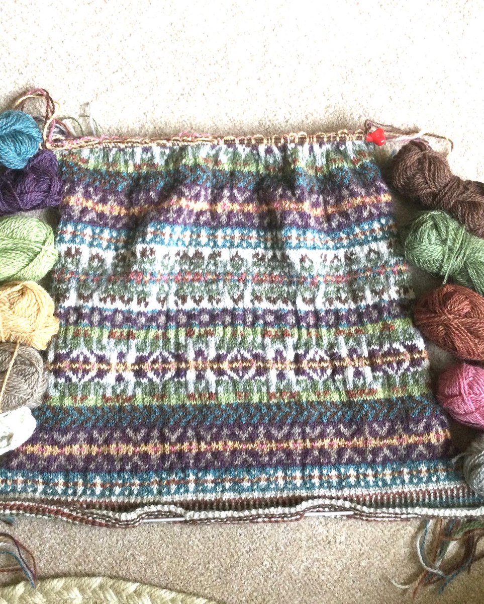 Brackens1's tweet image. As long as it is traditional fair isle I don’t mind if the colours are bright or muted. 
#knitting #fairisle #strandedknitting