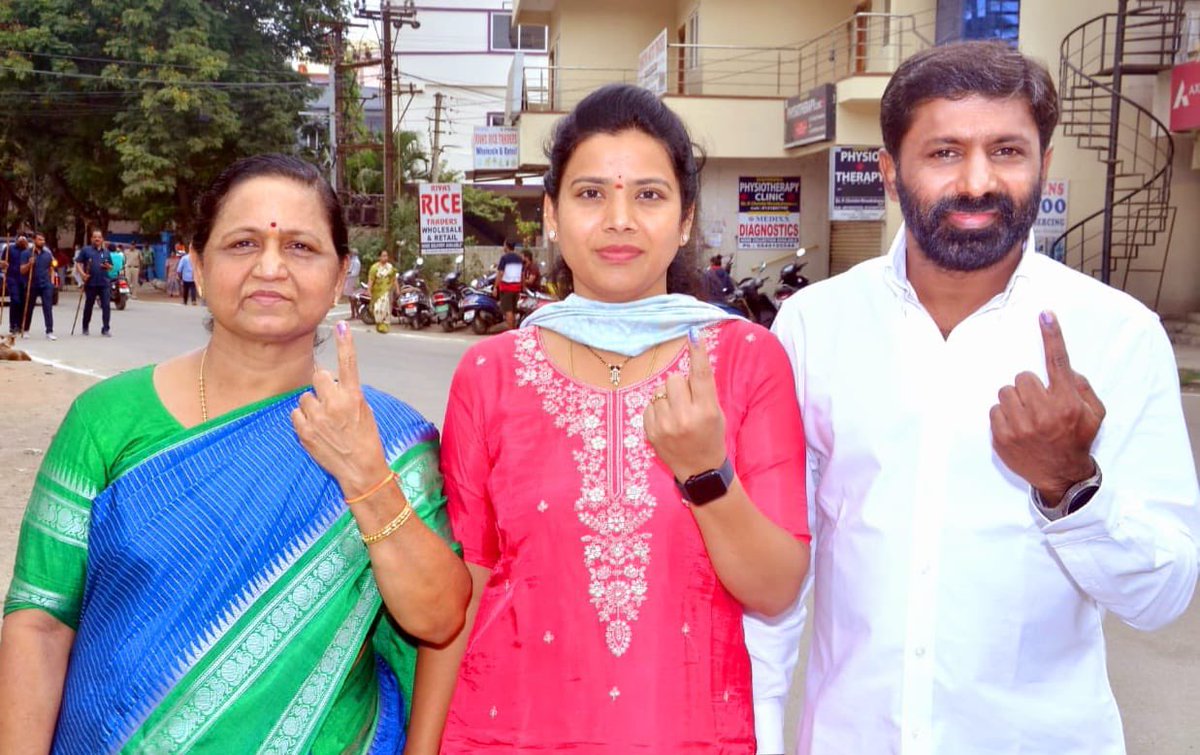 Casted my #Vote with family at #Alwal.
Please vote - Your #Vote makes all the difference for the development.

#Elections2023 
#VoteForProgress
