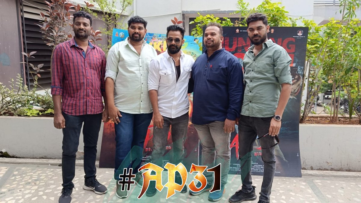 TWorldNewss's tweet photo. The Movie Team of #AP31 👏
Soon On..... 
@kvr_film_director @chantiurock https://t.co/DM8JH1qaXw