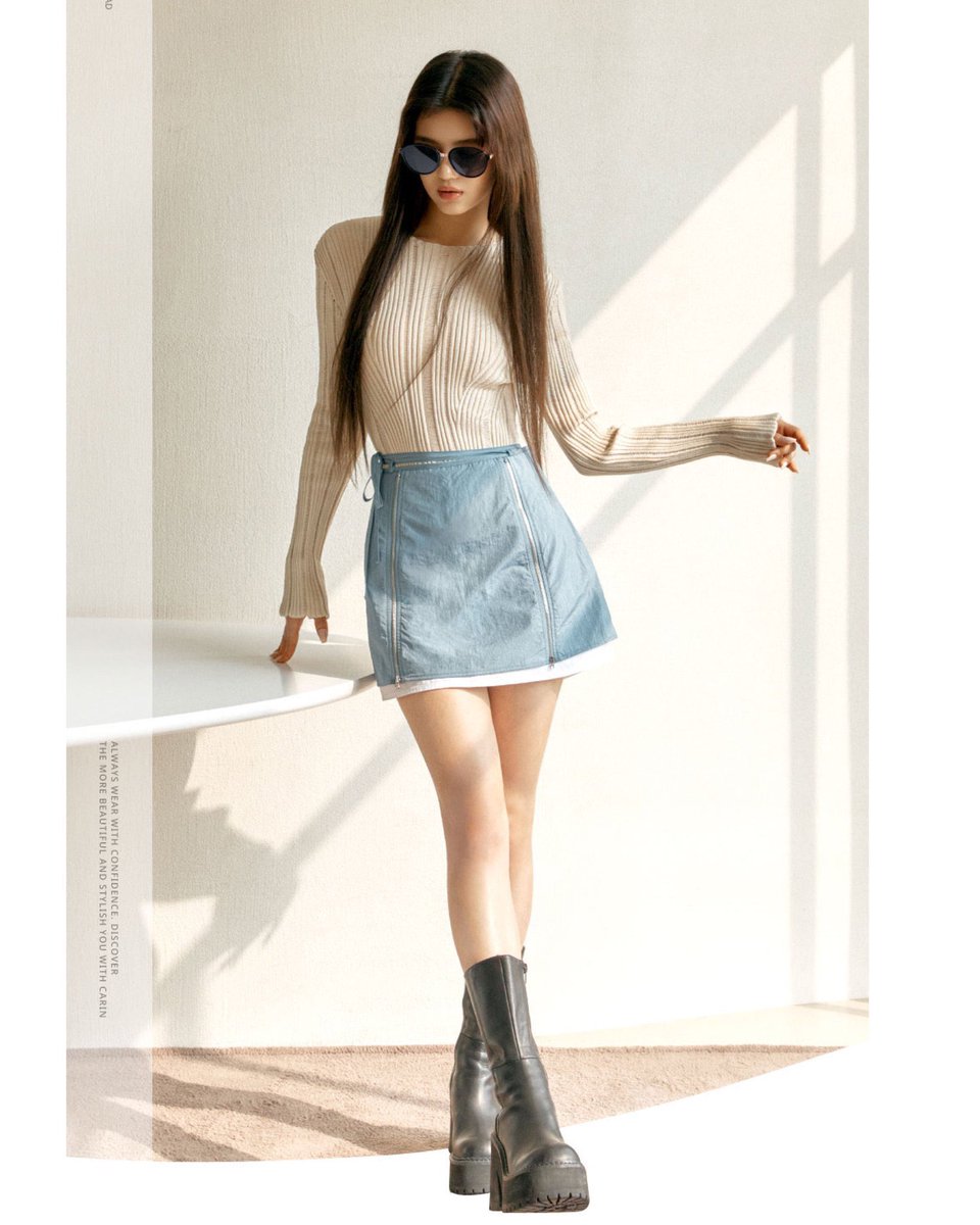 DANlELLE's tweet photo. Her contemporary outfit, skillfully combining style and refinement, captures attention with its meticulous craftsmanship. The sunglasses she wears contribute to her mystique, adding an intriguing element to her overall allure. 🖤 https://t.co/8E4KmAPSRX