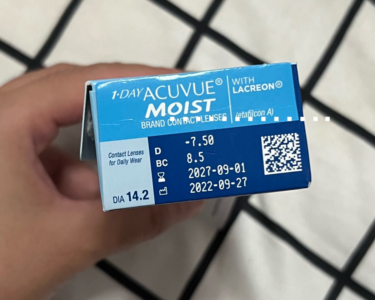 Dreamcapucino's tweet photo. ซื้อค่าสายตามาผิด ขายต่อคอนแทคเลนส์ ACUVUE® MOIST แบบรายวัน ค่าสายตา -7.50 ขาย 1 กล่อง ราคา 550 บาท มี 28 ชิ้น ไม่มีค่าจัดส่งค่ะ #คอนแทคเลนส์ #คอนแทคเลนส์สายตา https://t.co/gwx05OP2wY