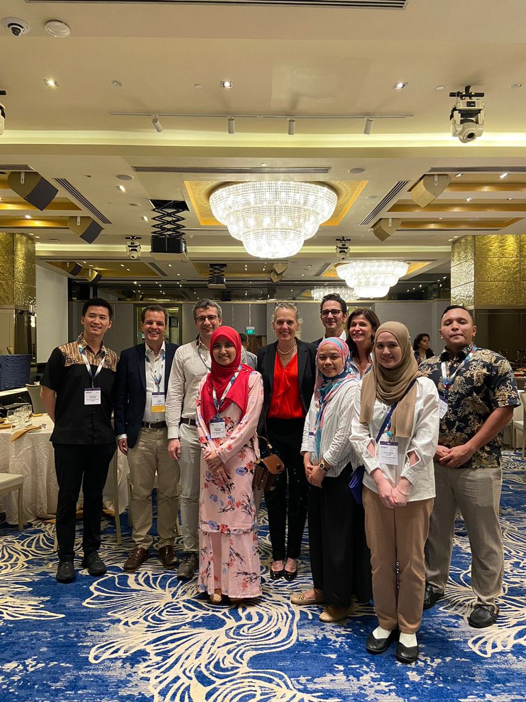 David Krug (@davidkrugmd) on Twitter photo It was an honor to talk about RT at the <a href="/myESMO/">ESMO - Eur. Oncology</a> Breast Cancer Preceptorship in Singapore! Thanks to <a href="/myESMO/">ESMO - Eur. Oncology</a> staff for smooth logistics, to chairs <a href="/RebeccaDSing/">Rebecca Dent</a> and Sherko Kümmel and the faculty as well as the participants for the great case presentations and lively discussions 👏🏻 It was an honor to talk about RT at the <a href="/myESMO/">ESMO - Eur. Oncology</a> Breast Cancer Preceptorship in Singapore! Thanks to <a href="/myESMO/">ESMO - Eur. Oncology</a> staff for smooth logistics, to chairs <a href="/RebeccaDSing/">Rebecca Dent</a> and Sherko Kümmel and the faculty as well as the participants for the great case presentations and lively discussions 👏🏻