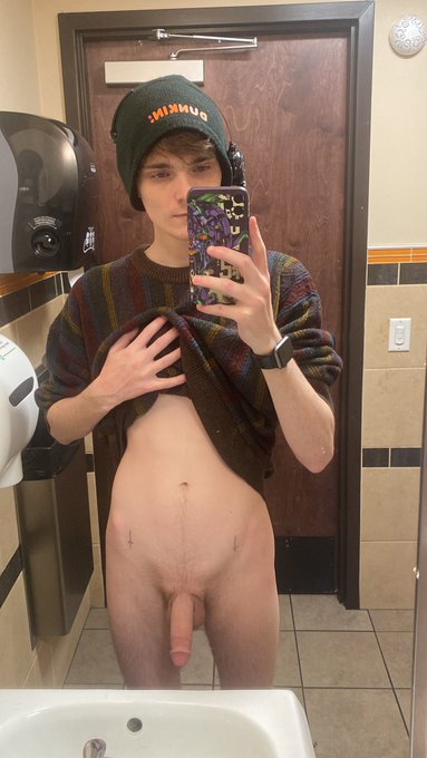 it&rsquo;s cold at work today 🥸 https://t.co/q9Hj1QgYSy