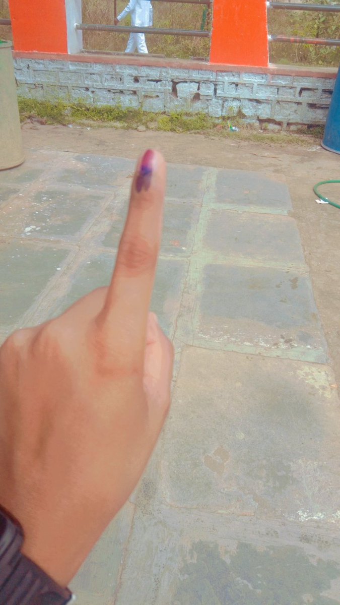 UrsJerresha66's tweet photo. Apudu epudo school days lo anukuna @RSPraveenSwaero Sir CM ithea bagundu ani Sir e sari Leader ga nilchundu E Moment kosam wait Chesa #Myfirstvote #Rightvote #FutureCm #Rsp #Bsp #Elections2023 #TelanganaElections #paybacktosociety #ElephantThisTime #Timeforblue BetterDaysAhead💙 https://t.co/uRdZG8uKbQ