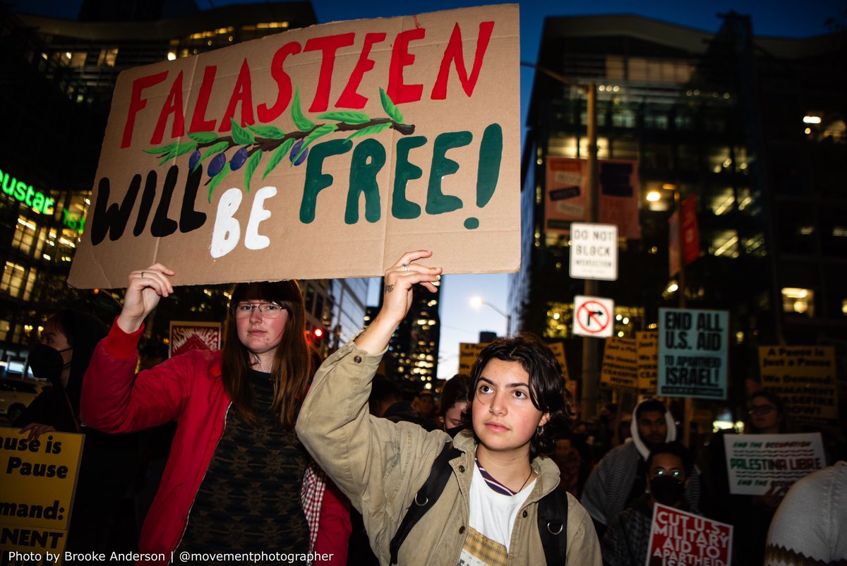 movementphotog's tweet image. #DefundGenocide. BlackRock has invested over $33 billion in 58 companies that fund Israeli occupation and apartheid, including Lockheed Martin, Raytheon, Boeing, Caterpillar, and HP. #Gaza #Ceasefire #Palestine