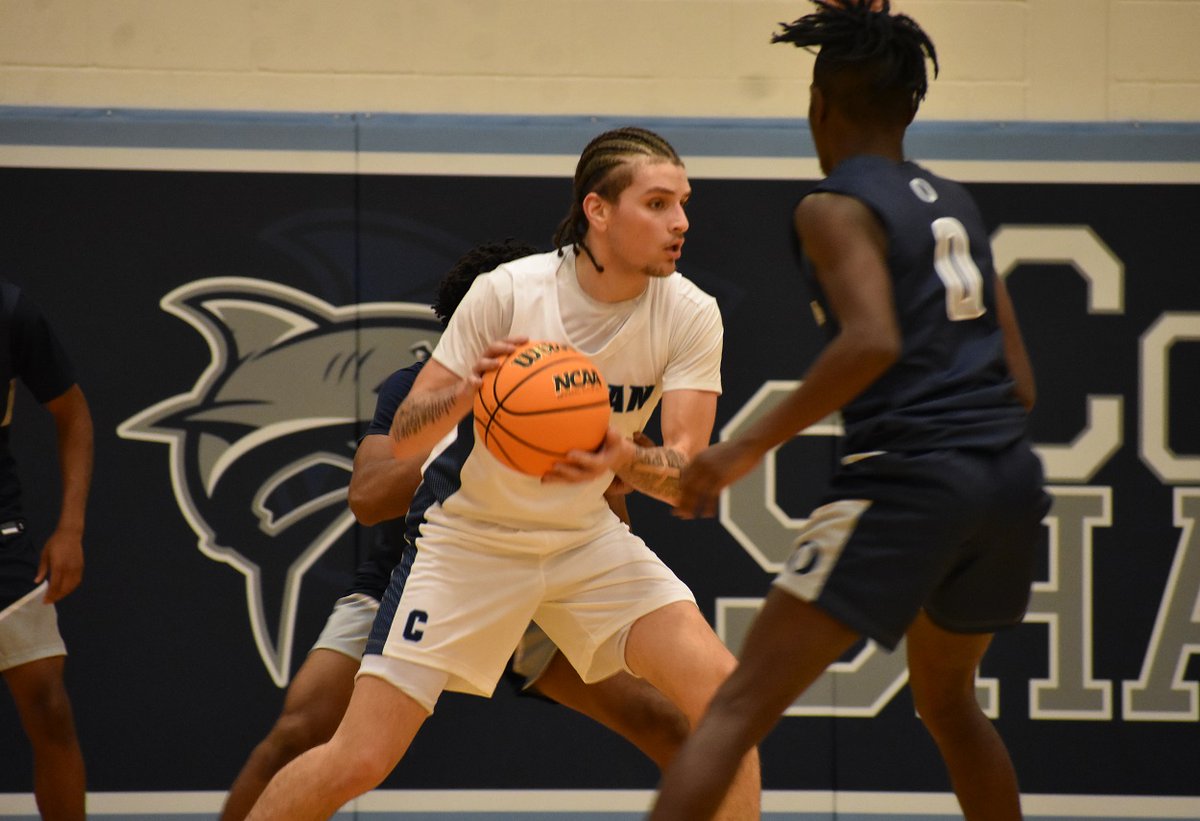 novahoopsCom's tweet photo. The Colgan boys showed Wednesday night at home they still have plenty of talent, defeating Osbourn 53-50. The Sharks prevailed despite 32 points from Osbourn's Tavyahn Faison. Story, video, box score here: https://t.co/3XrMJiwCKR https://t.co/D6c4tm5Sny