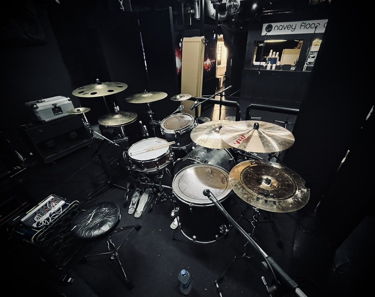 Aqua_drummer's tweet photo. 昨日はいつもお世話になってる赤坂ネイビーフロアでドラムレックでしたっ！！🥁🔥🔥🔥

渾身のテイクも撮り終えて超良い作品になる予感😎😎😎

完成が楽しみだぜい😎😎😎🔥🔥 https://t.co/O2ri7fFTTa