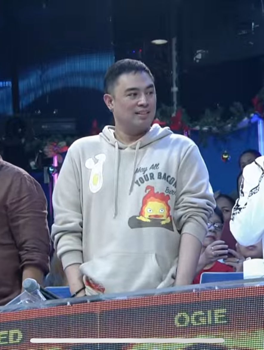 dallmyd890's tweet photo. Certified Studio Ghibli fan spotted at @itsShowtimeNa Hi sir @jedmadela Super cute ng hoodie 🥹🤗❤️ 
#NiceShowtime #TawagNgTanghalansaShowtime 
#HuradoJed https://t.co/9TX5simKtd