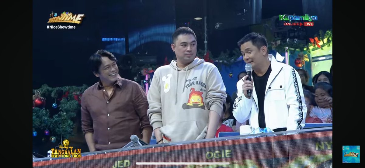 dallmyd890's tweet photo. Certified Studio Ghibli fan spotted at @itsShowtimeNa Hi sir @jedmadela Super cute ng hoodie 🥹🤗❤️ 
#NiceShowtime #TawagNgTanghalansaShowtime 
#HuradoJed https://t.co/9TX5simKtd