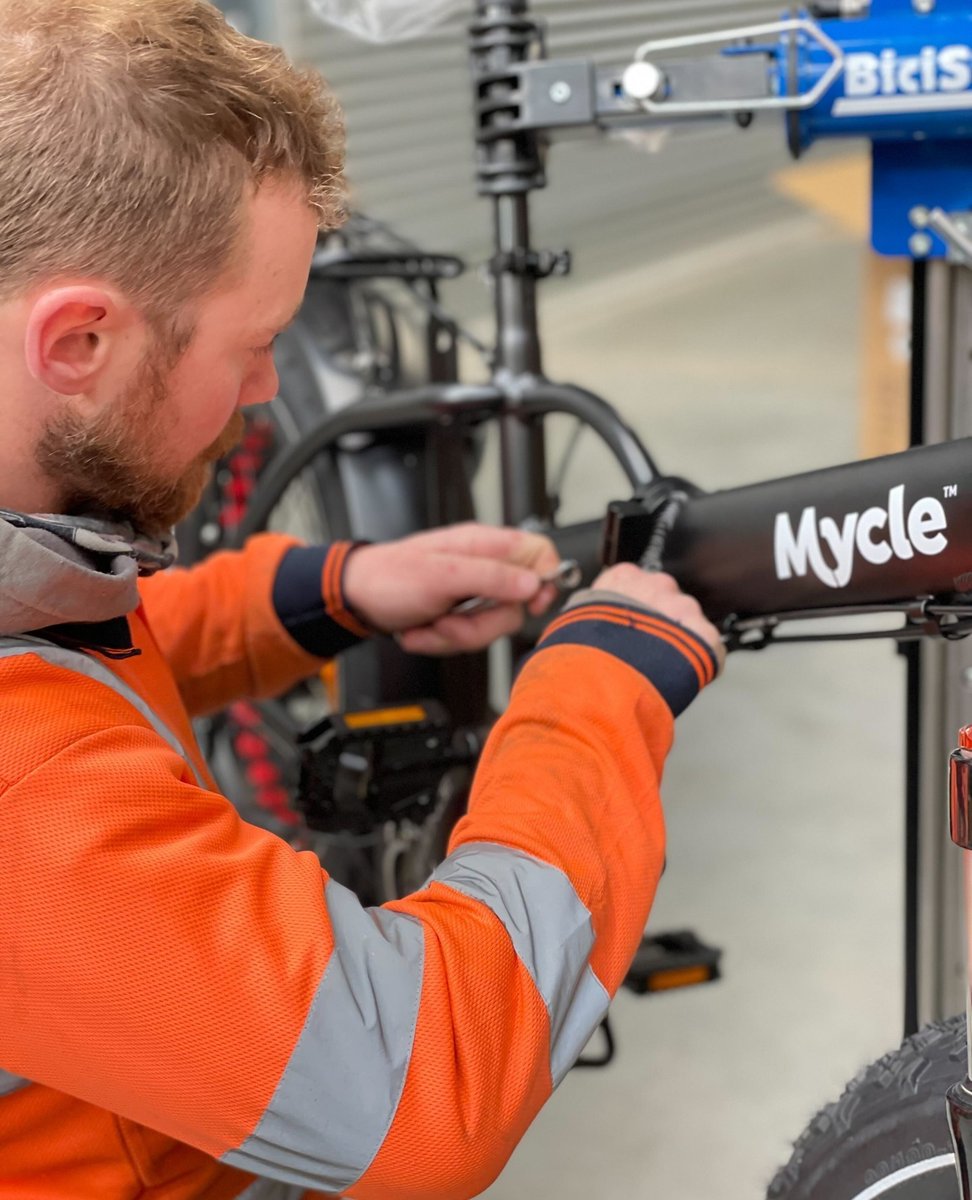 🎅🚲 Give the gift of exhilarating rides this Christmas! 🎁✨ 

Discover the incredible world of ebikes and unlock a whole new level of cycling fun! Whether you're commuting, exploring scenic routes, or embarking on thrilling adventures, electric bikes are a game-changer!