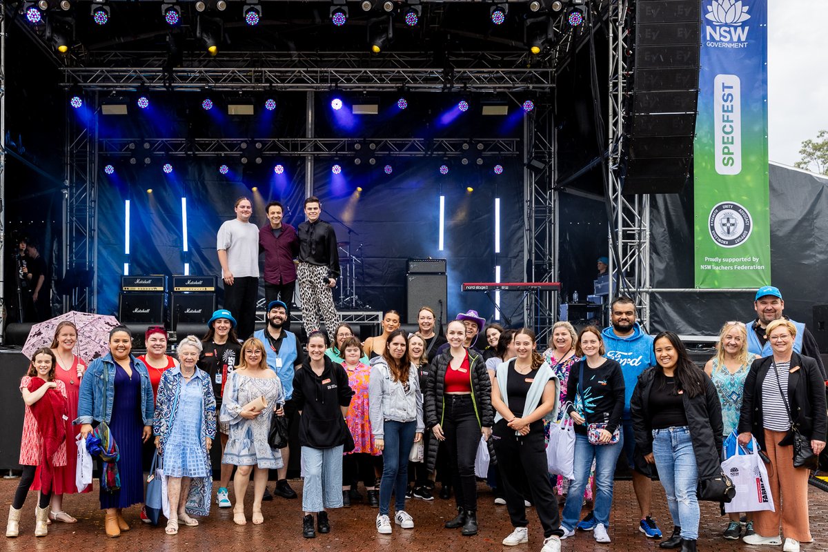 SchoolsSpec's tweet photo. 🌟 As part of our Fabulous 40th Birthday Celebrations we were excited to celebrate with past performers and teachers! John Foreman, Imogen Clark, Arlo Sim and Will Skarpona helped capture the 'Alumni Moment'!
#FabuloUS #SchoolsSpectacular2023 #40years #Spec23 https://t.co/qi8zUn4hRh
