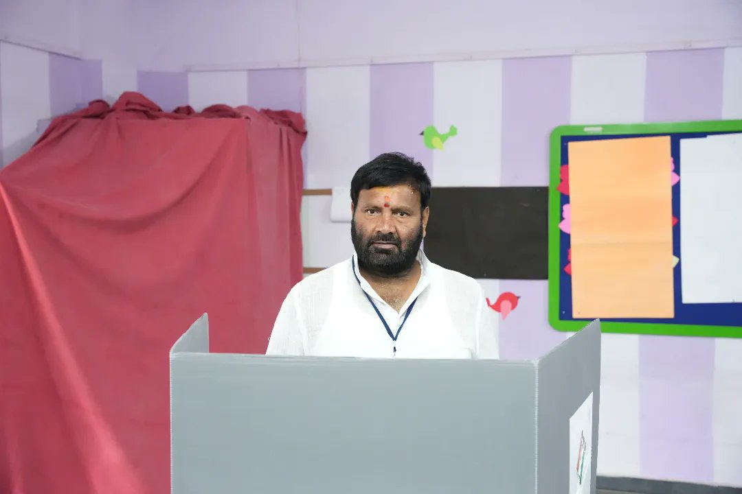 KunaSrisailam's tweet photo. గాజులరామారం లోని  తత్వ గ్లోబల్ స్కూల్, 243 పోలింగ్ బూత్ లో నా ఓటు హక్కును వినియోగించడం జరిగింది. 

కుత్బుల్లాపూర్ ఓటర్ మహాశయులారా! ప్రతి ఒక్కరూ మీ ఓటు హక్కును వినియోగించుకోవాలని కోరుతున్నాను. 

#AssemblyElections2023 #quthbullapurconstituency https://t.co/h847W0DIM0