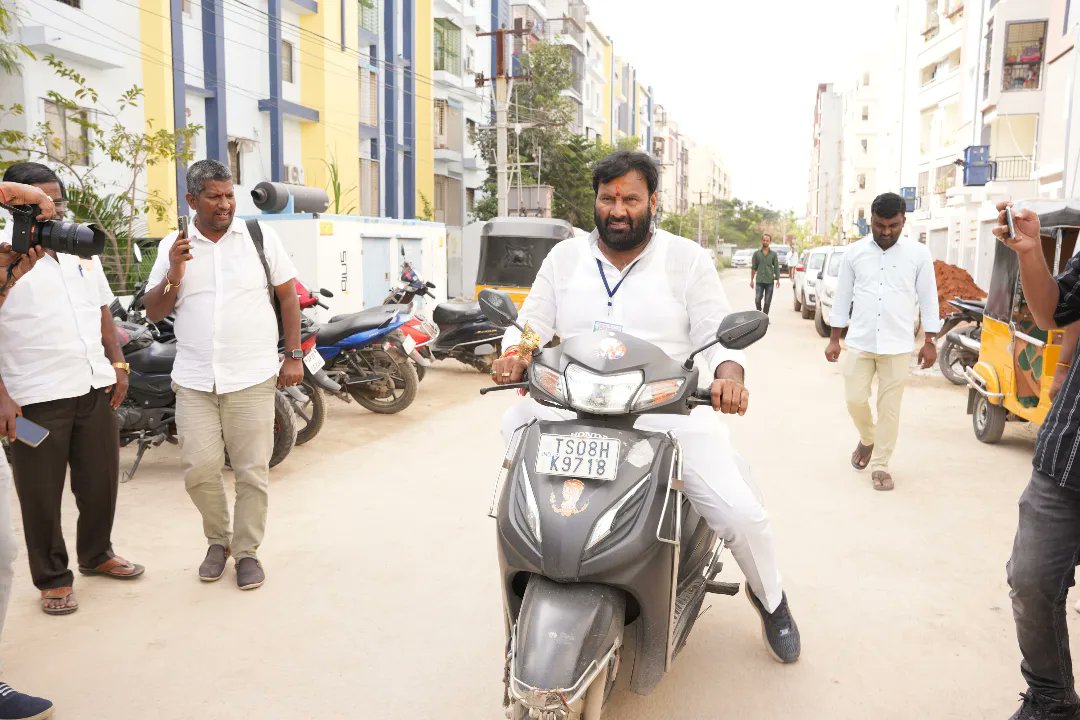KunaSrisailam's tweet photo. గాజులరామారం లోని  తత్వ గ్లోబల్ స్కూల్, 243 పోలింగ్ బూత్ లో నా ఓటు హక్కును వినియోగించడం జరిగింది. 

కుత్బుల్లాపూర్ ఓటర్ మహాశయులారా! ప్రతి ఒక్కరూ మీ ఓటు హక్కును వినియోగించుకోవాలని కోరుతున్నాను. 

#AssemblyElections2023 #quthbullapurconstituency https://t.co/h847W0DIM0